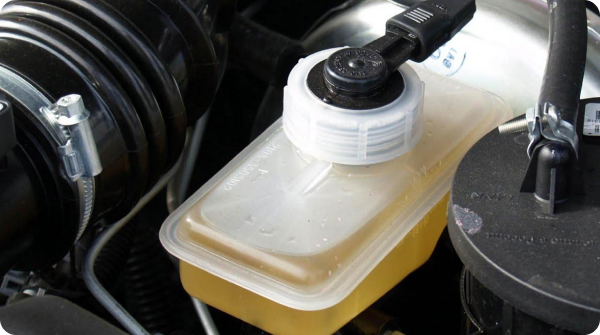 Замена тормозной жидкости с прокачкой — фото