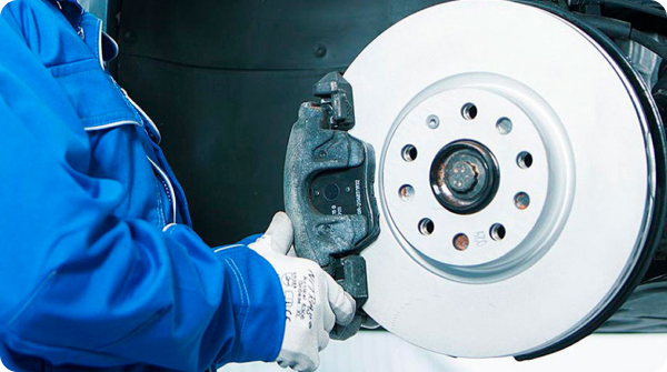 Замена передних тормозных колодок — фото