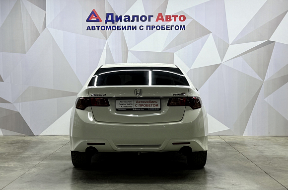 Honda Accord, 2011 года, пробег 204402 км