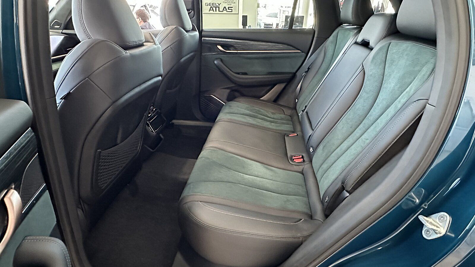 Geely Monjaro Exclusive, зеленый