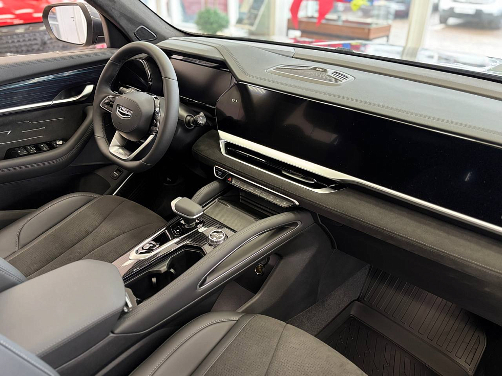 Geely Monjaro Luxury, серый