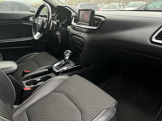 Kia Ceed Prestige, 2018 года, пробег 180268 км