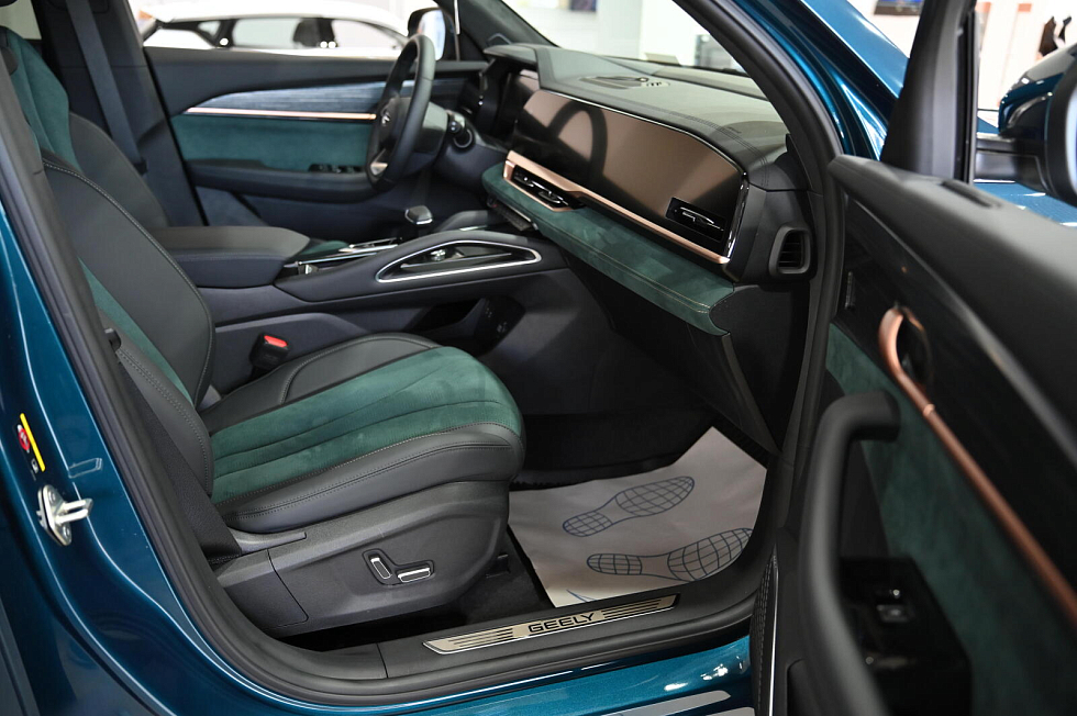 Geely Monjaro Exclusive, синий