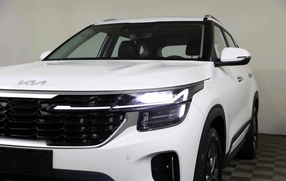 Kia Seltos Premium Edition, белый
