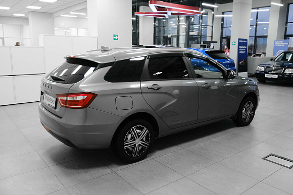 Lada (ВАЗ) Vesta Comfort, 2018 года, пробег 101000 км