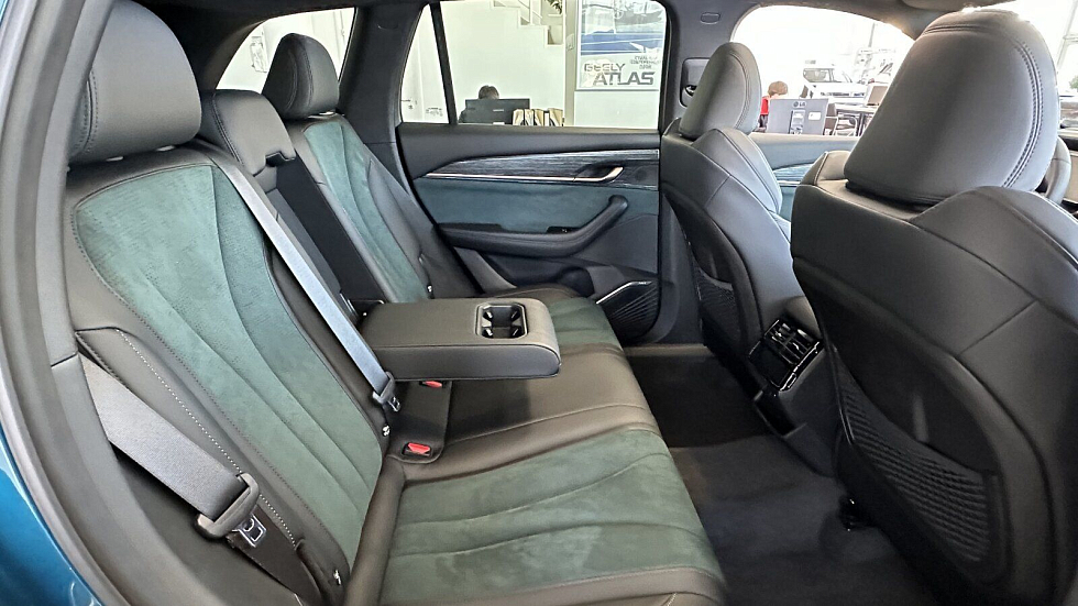 Geely Monjaro Exclusive, зеленый