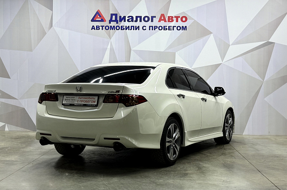 Honda Accord, 2011 года, пробег 204402 км