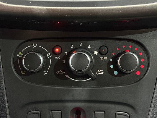 Renault Logan Confort, 2017 года, пробег 126000 км