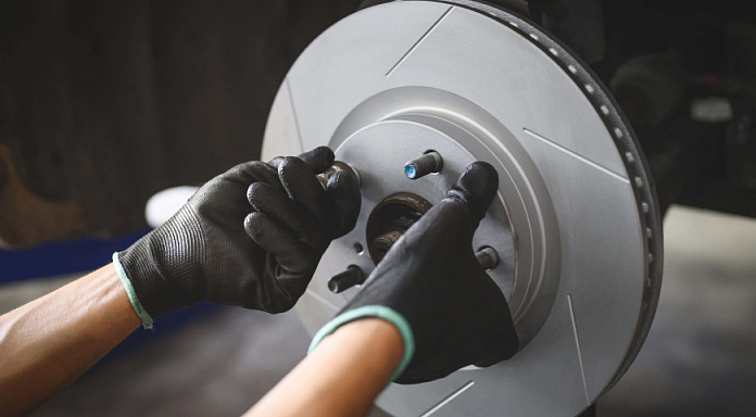 Замена передних тормозных дисков в автосервисе Диалог Авто